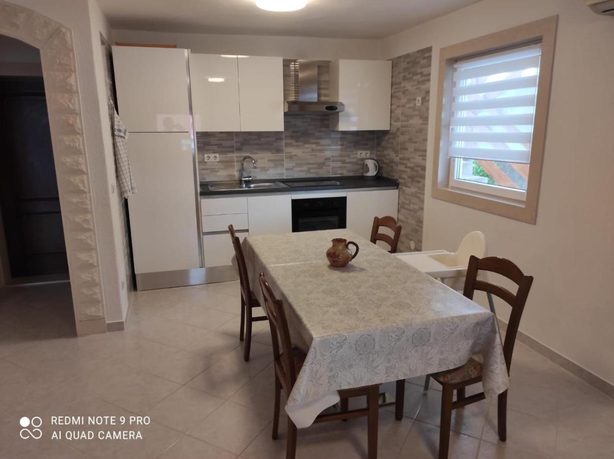 Apartments Marko Sutivan Insel Brac Exterior photo