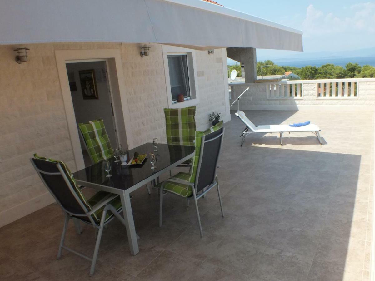 Apartments Marko Sutivan Insel Brac Exterior photo